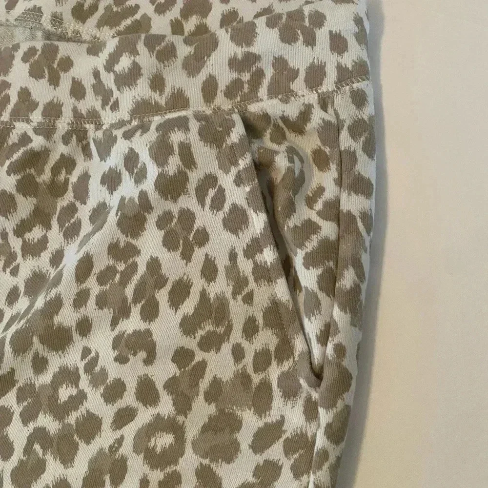Old Navy Womens Leopard/Cheetah Print lounge shorts white & tan Shorts Size XXL - Picture 3 of 4